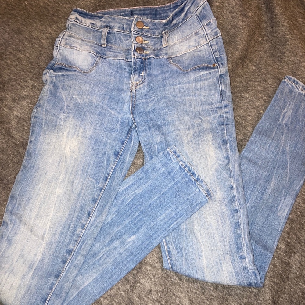 High waisted light wash jeans